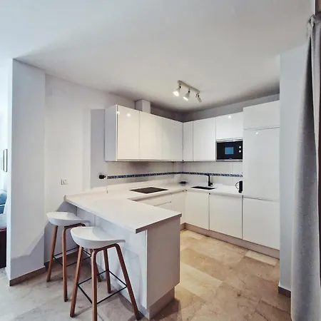 Plaza Naranjos Apartment