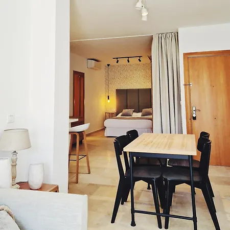 Plaza Naranjos * マルベーリャ