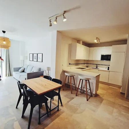 Plaza Naranjos Apartment *