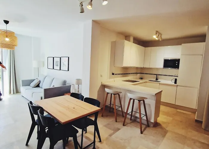 Plaza Naranjos Apartment *